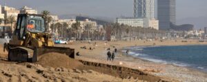 Districlima impulsa la regeneración de las playas de Barcelona con arena de sus obras en Poblenou
